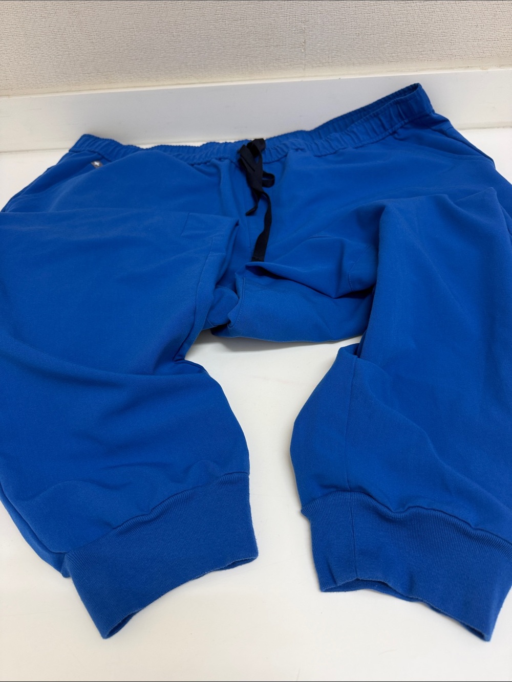 FIGS Men's Royal Blue Scrub Jogger Pants and Top - Picture 7 of 9